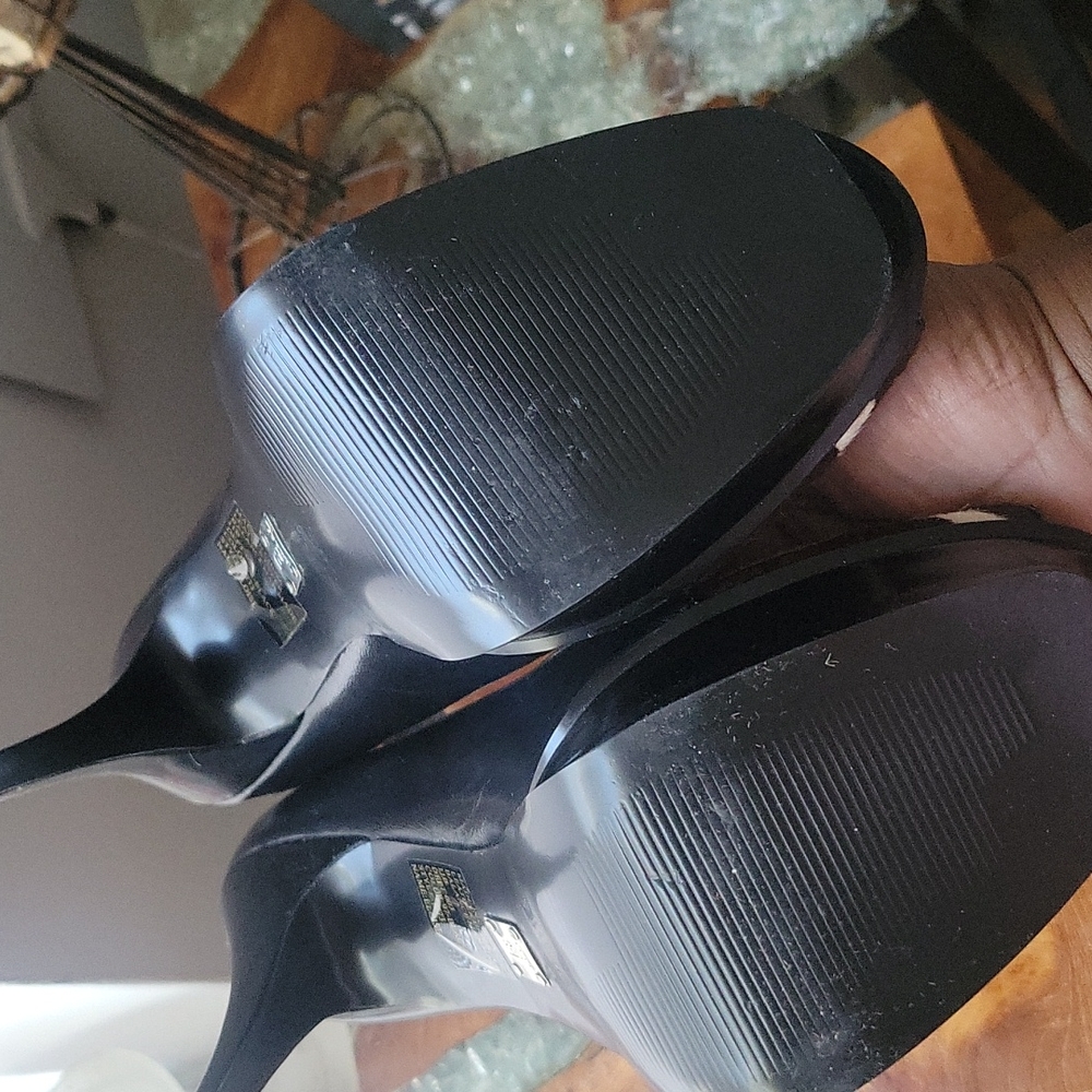 Shoes - Picture 2 of 4
